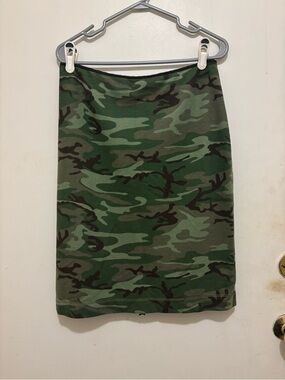 Annie Thompson Camouflage Pencil Skirt Size 10 | Made in Canada